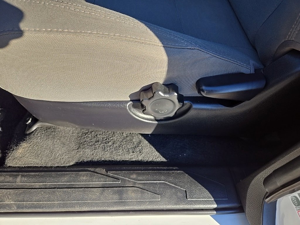 Used 2018 Toyota Tacoma SR image 40