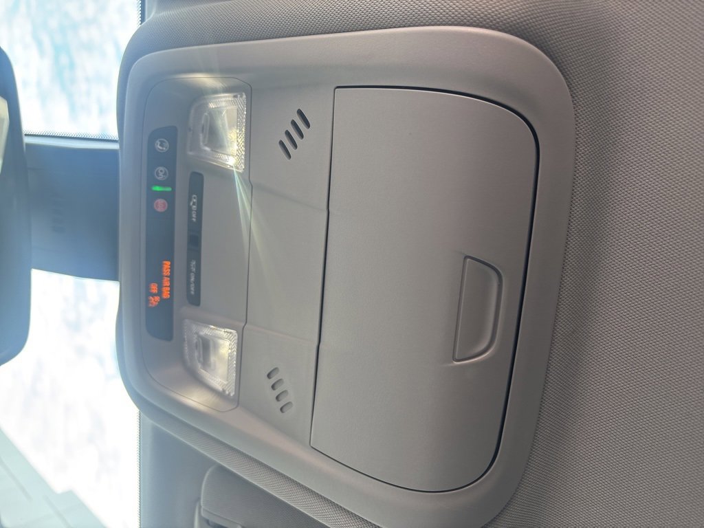 Used 2024 GMC Terrain SLE image 24