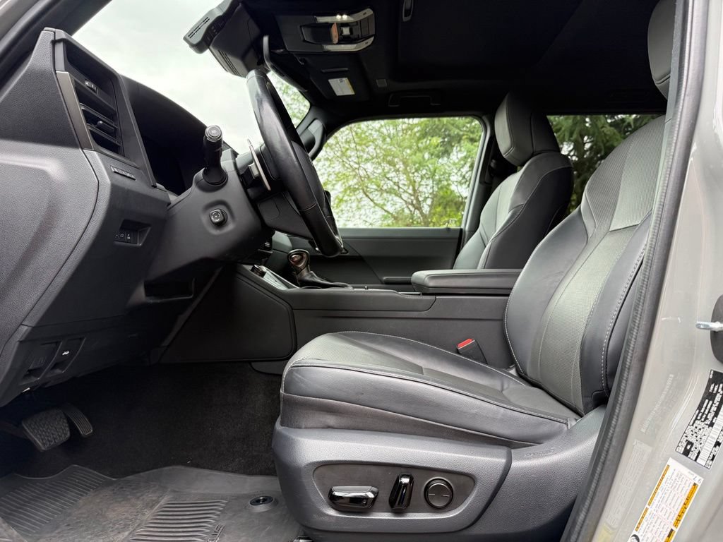 Used 2024 Lexus GX 550 w/ Cold Area Package AWD/4WD image 12