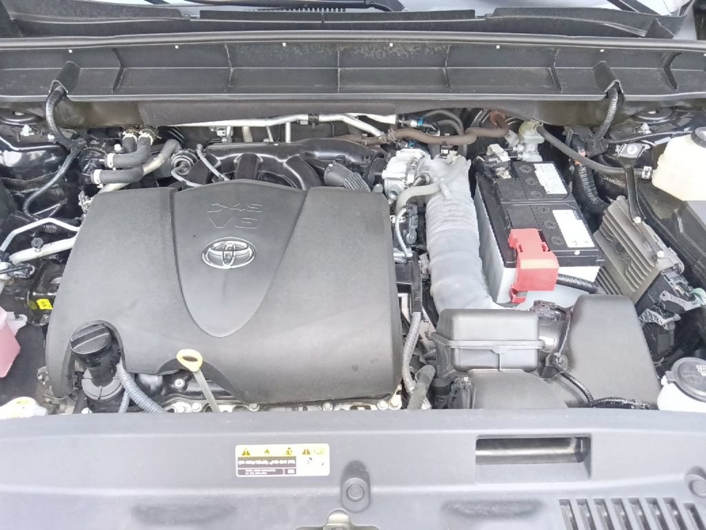 Used 2022 Toyota Highlander XLE AWD/4WD image 36