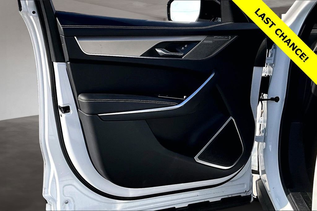 Used 2025 Jaguar F-PACE R-Dynamic S image 23