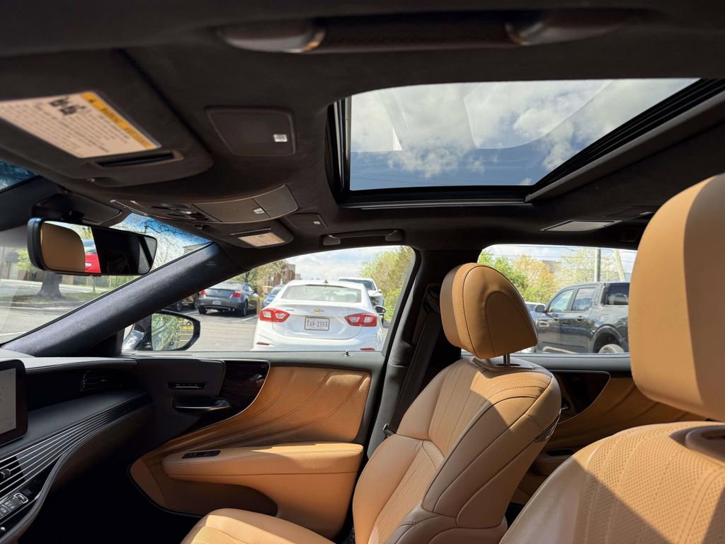 Used 2023 Lexus LS 500 AWD w/ Interior Upgrade Package image 21