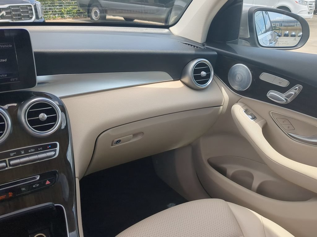 Used 2019 Mercedes-Benz GLC 350e 4MATIC image 4