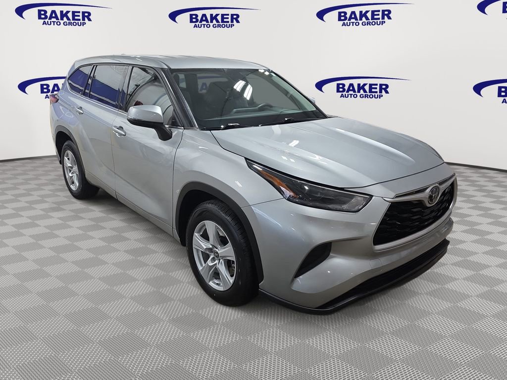 Used 2021 Toyota Highlander L image 3