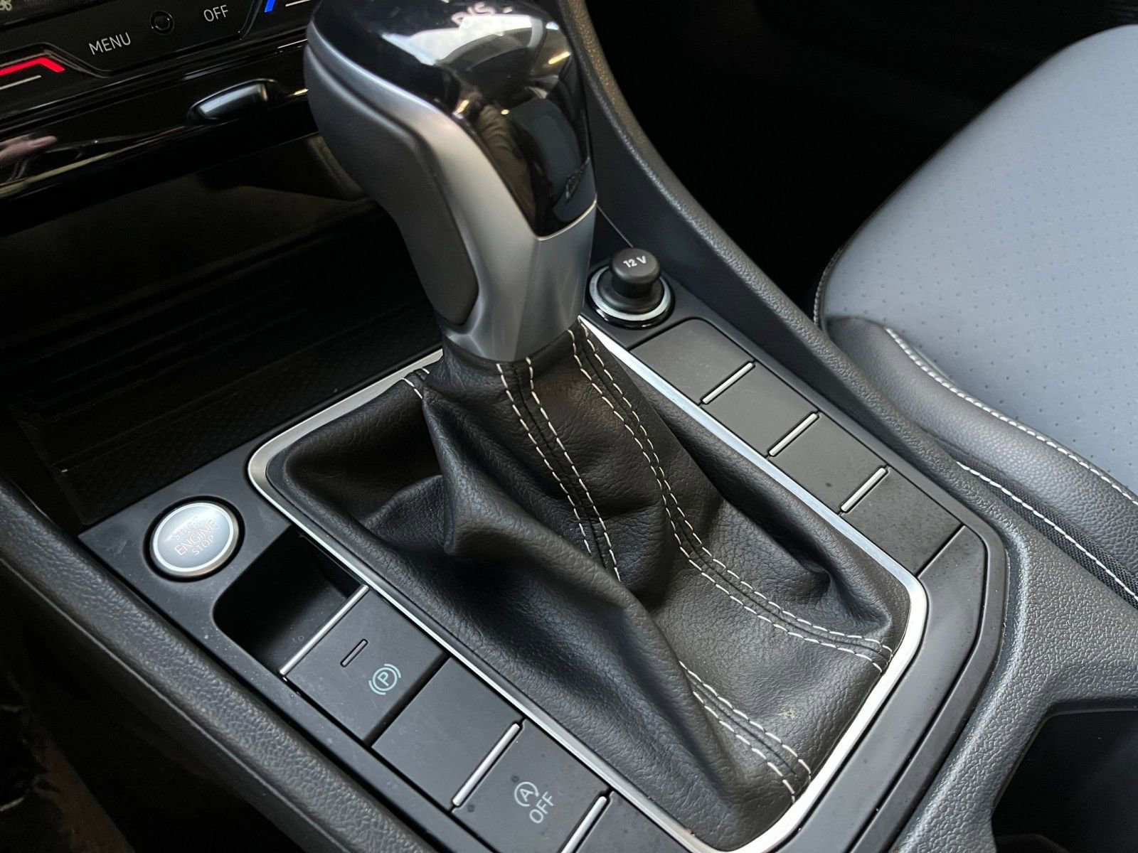 Used 2025 Volkswagen Jetta SE image 42