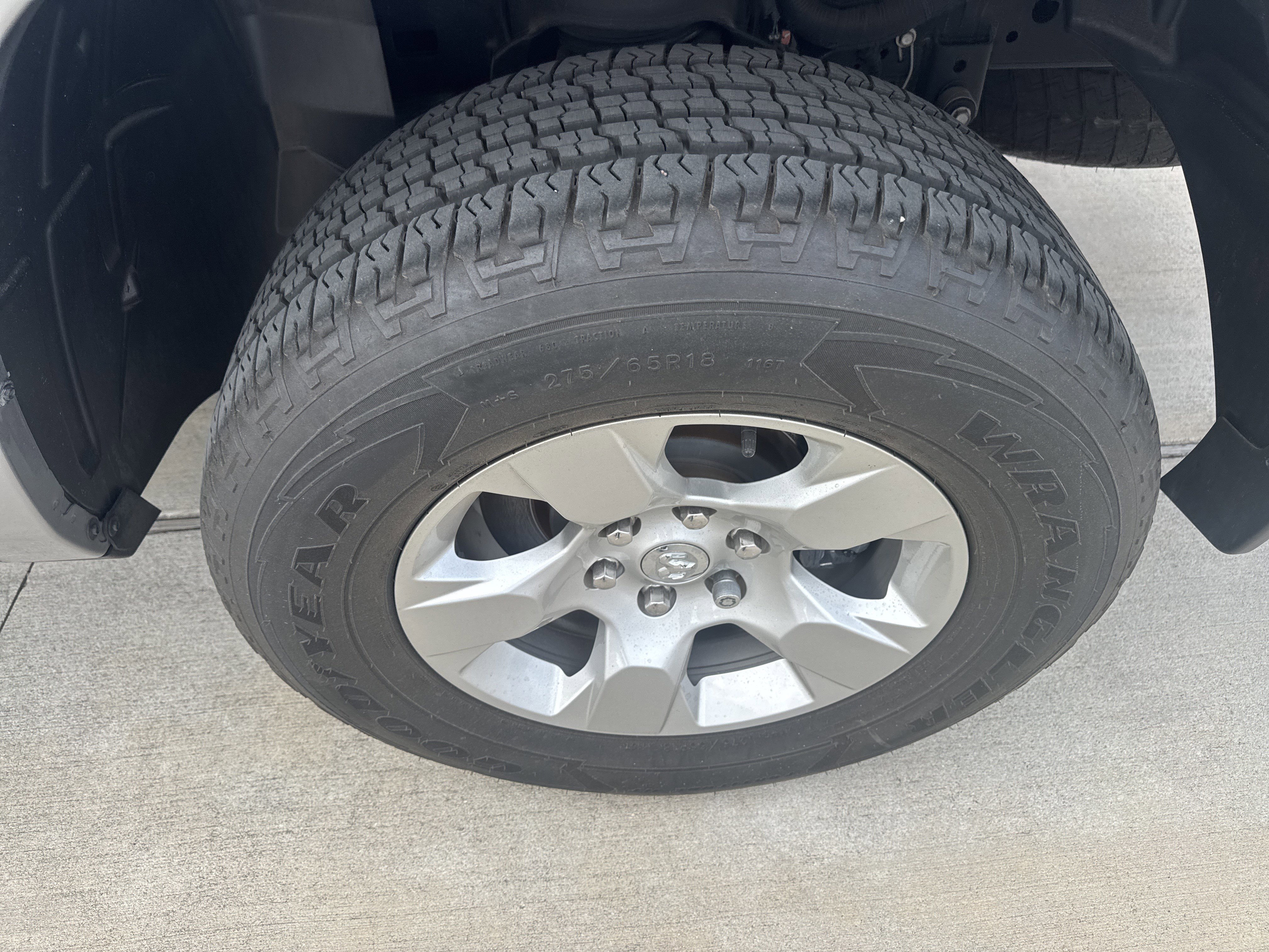 Used 2024 RAM 1500 Lone Star image 9