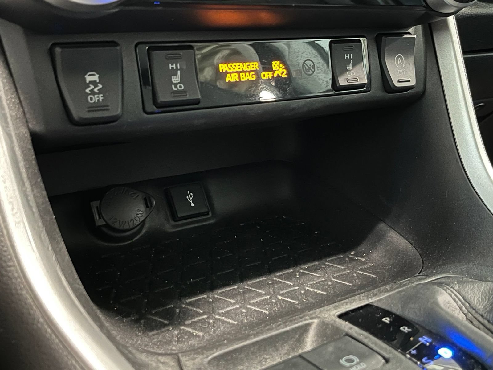Used 2022 Toyota RAV4 XLE w/ Convenience Package AWD/4WD image 25