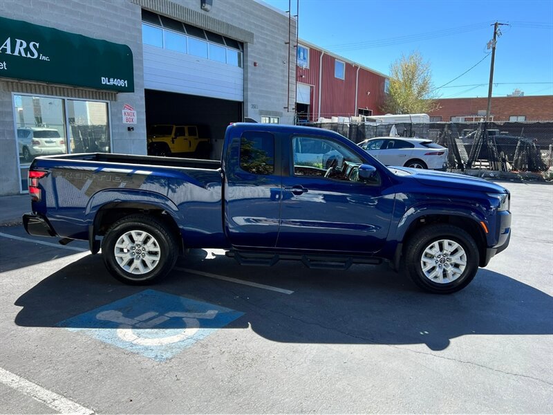 Used 2022 Nissan Frontier SV w/ Graphics Package AWD/4WD image 8