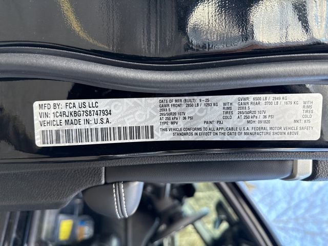New 2025 Jeep Grand Cherokee L Limited w/ Black Appearance Package image 17