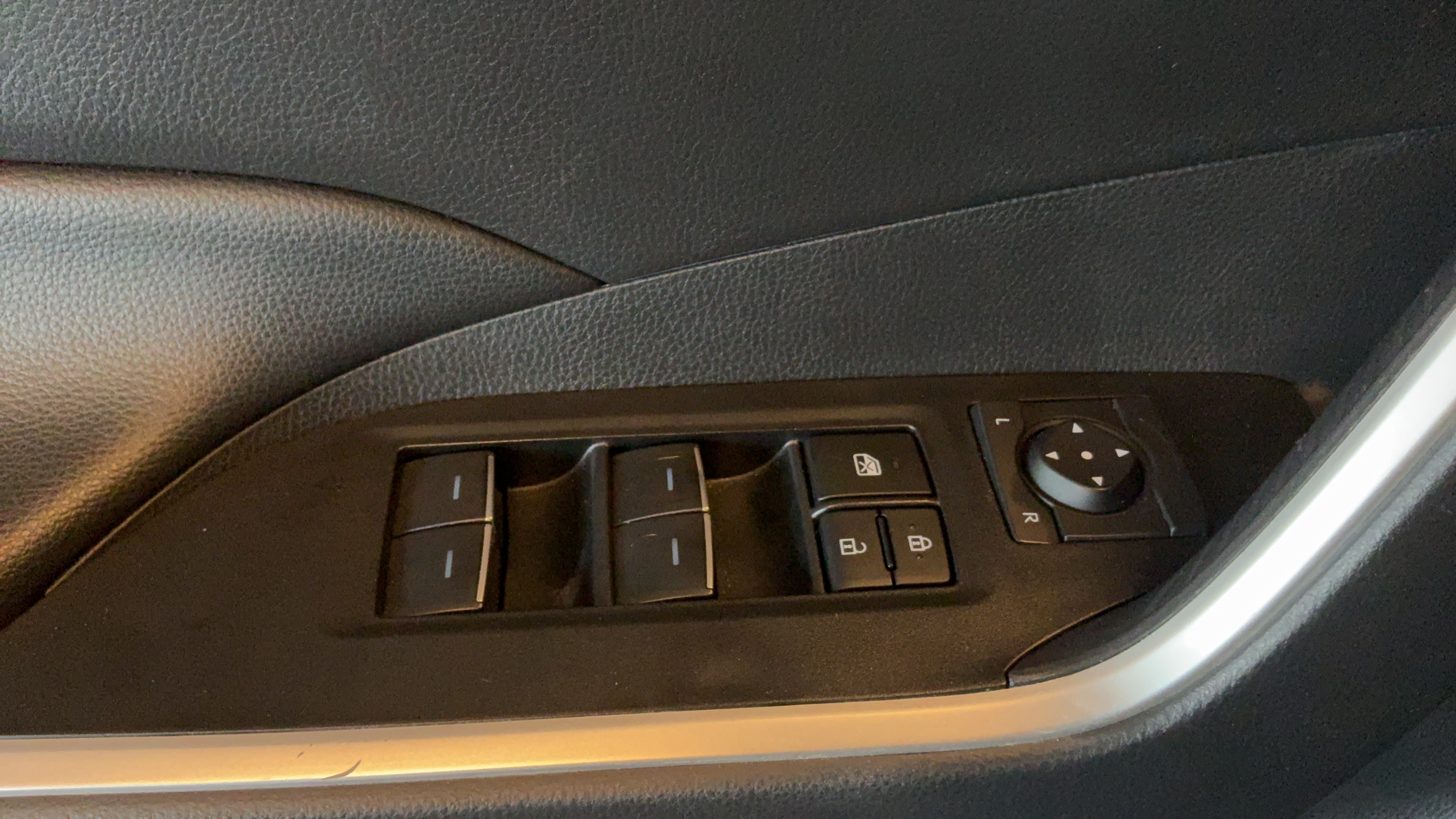 Certified 2025 Toyota RAV4 XLE AWD/4WD image 21