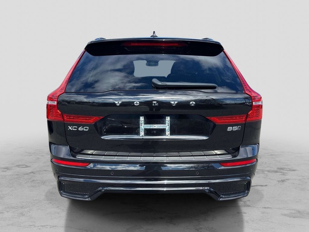 Used 2024 Volvo XC60 B5 Core w/ Protection Package Premier image 4