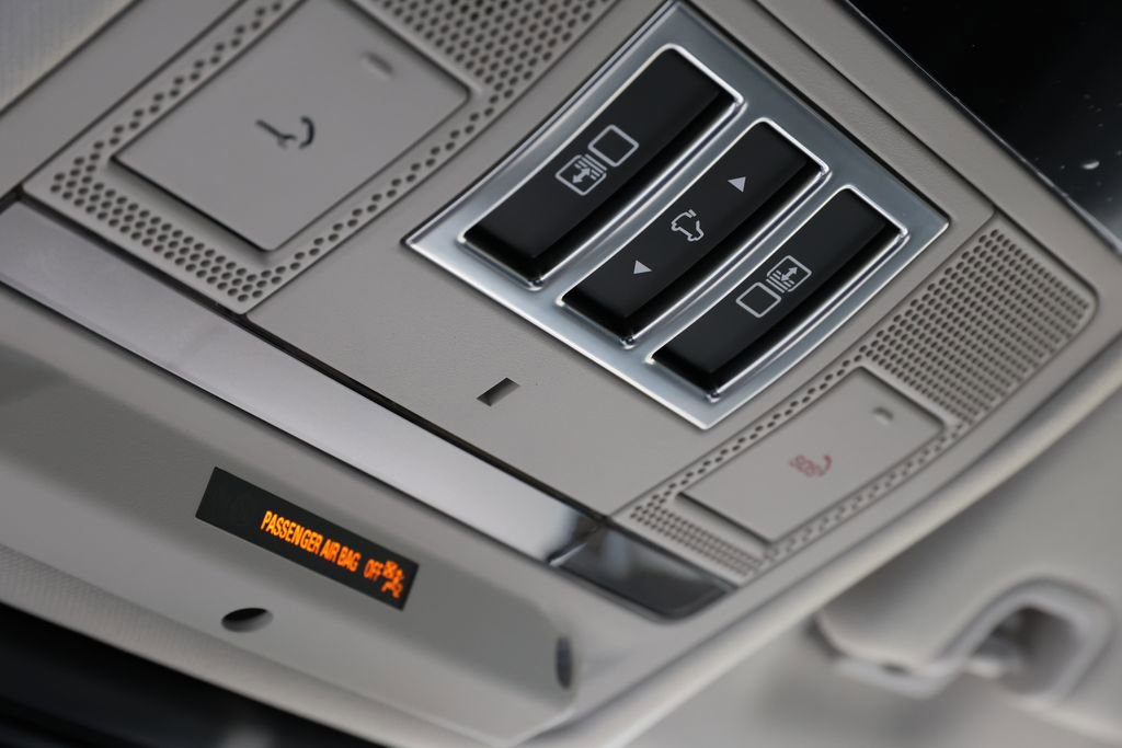 Used 2022 Jaguar XF R-Dynamic SE AWD/4WD image 17