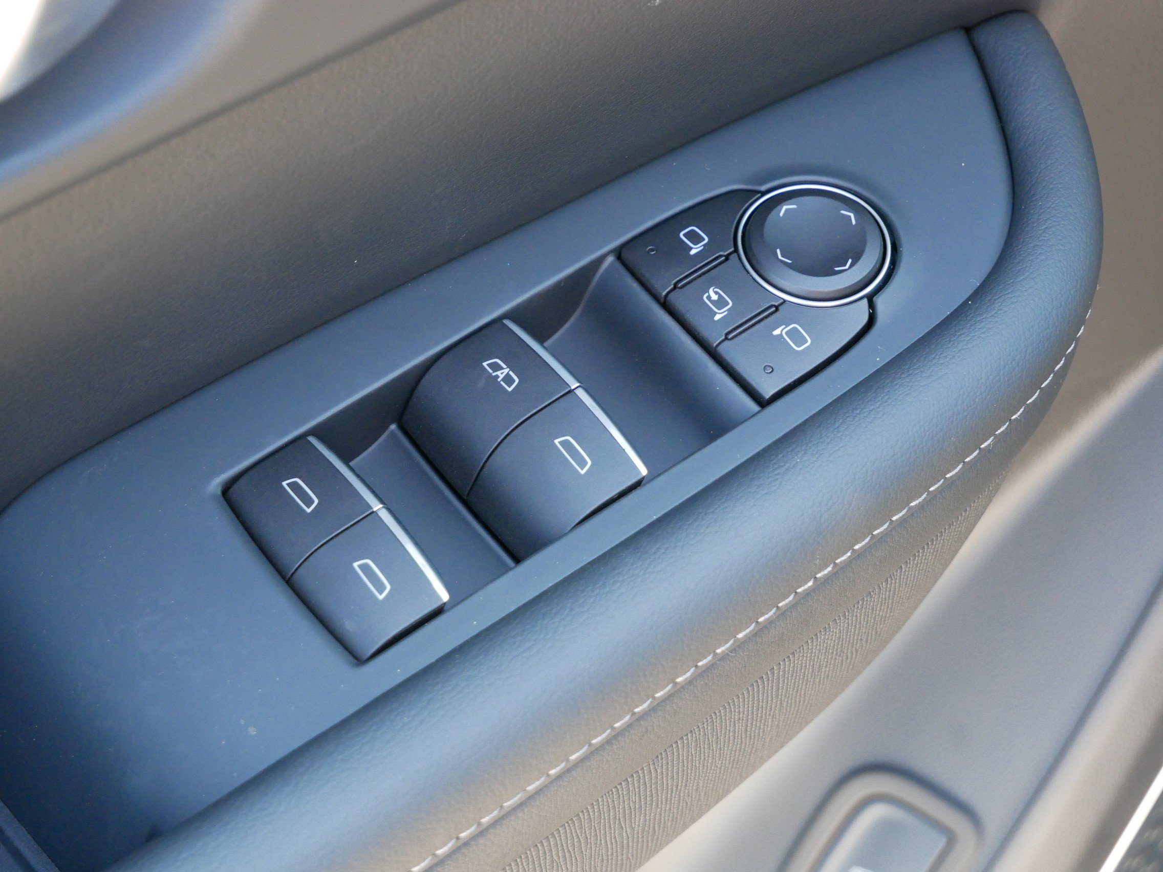 New 2026 Buick Enclave Sport Touring w/ Power Package image 8