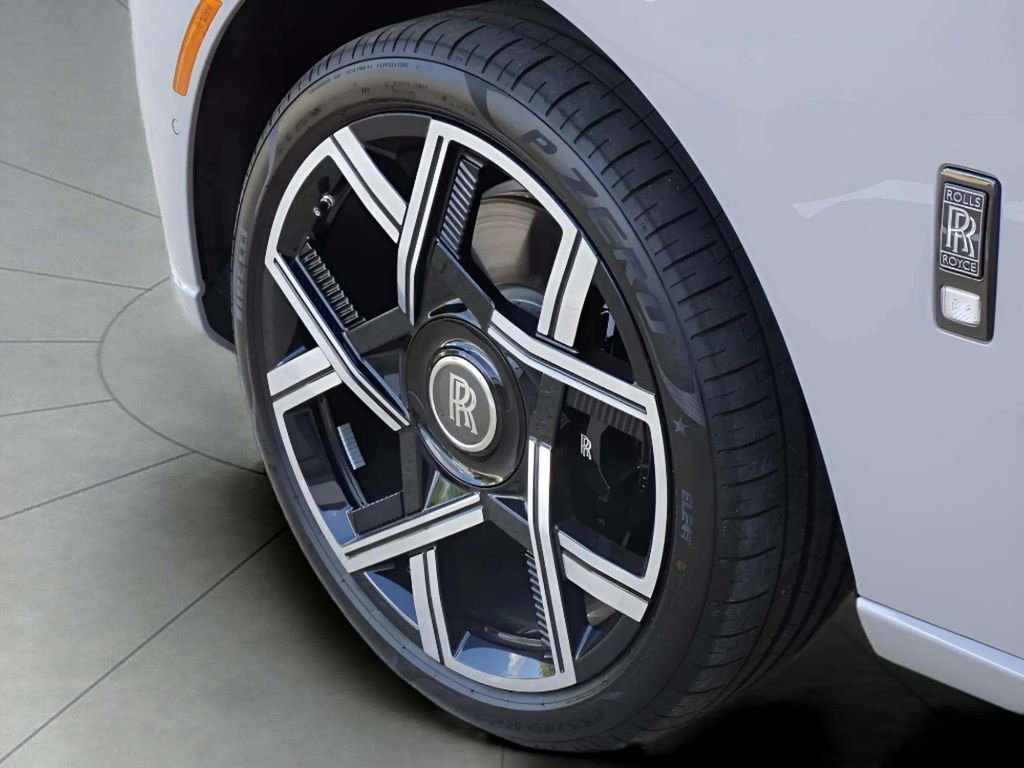 New 2025 Rolls-Royce Cullinan Black Badge image 9