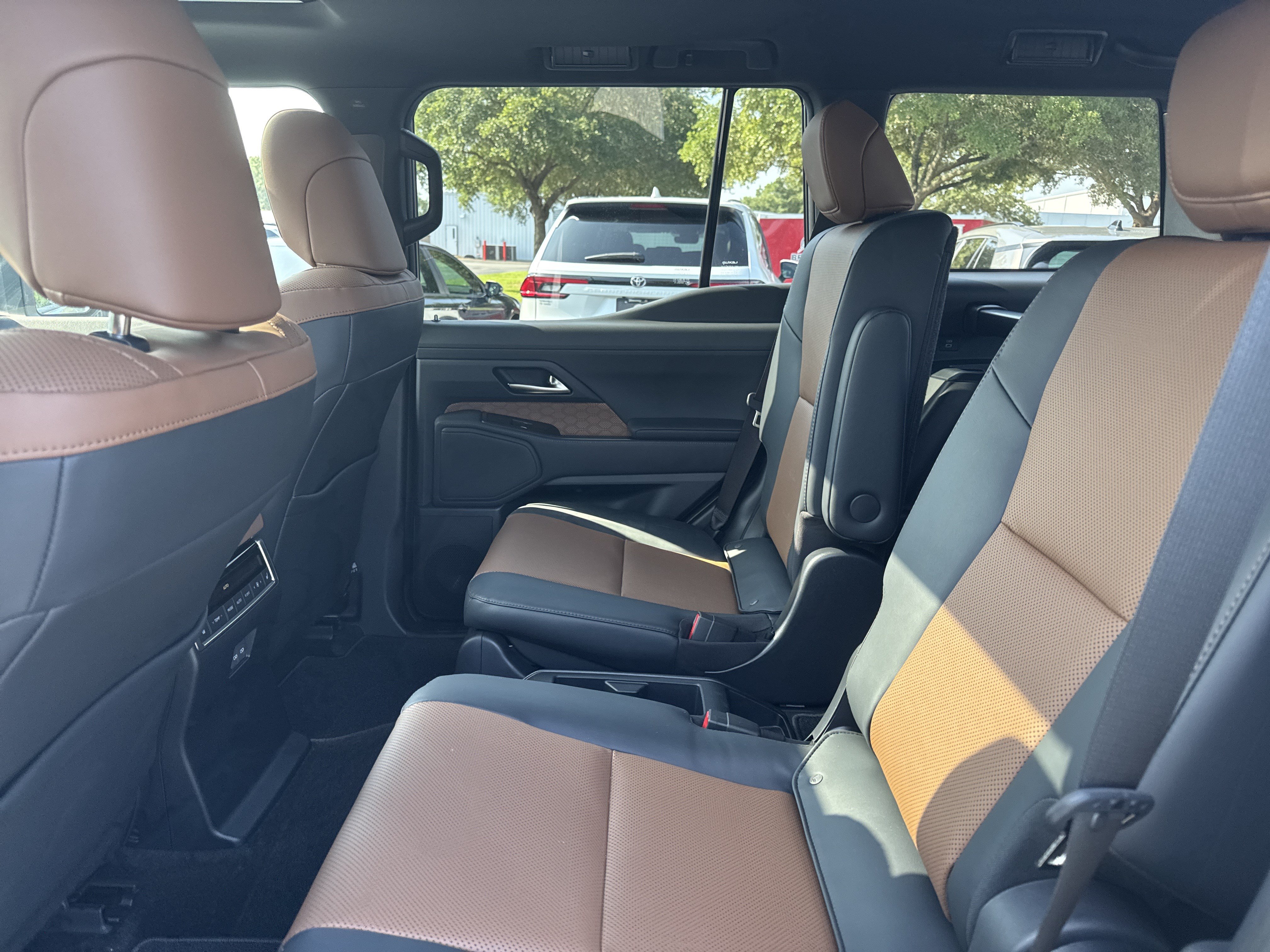 Used 2026 Lexus GX 550 w/ Cold Area Package AWD/4WD image 24
