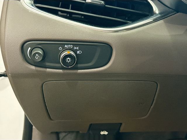 Used 2016 Chevrolet Malibu Premier w/ Driver Confidence Package II FWD image 11