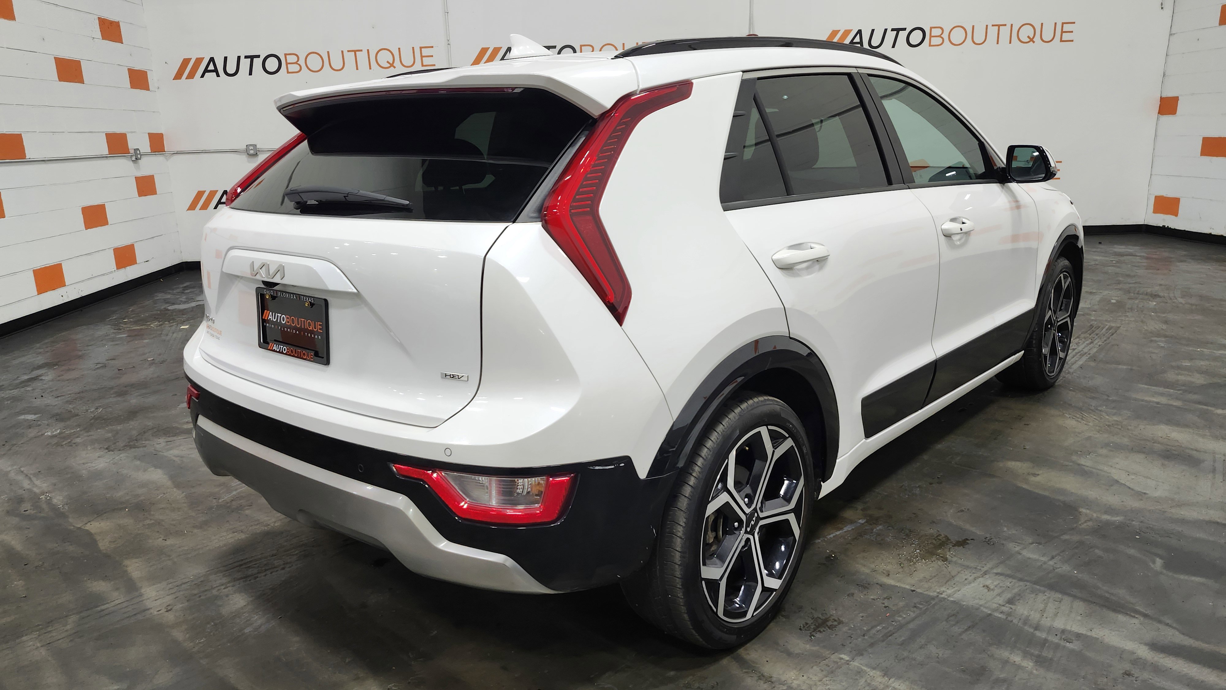 Used 2023 Kia Niro EX Touring image 18