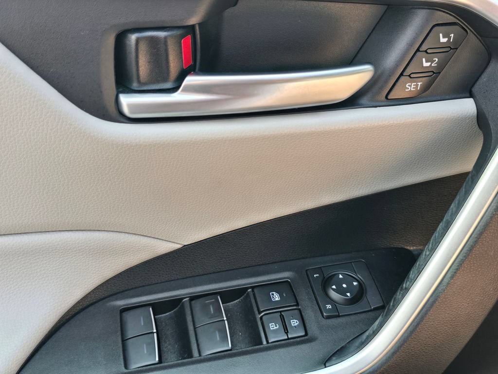 Certified 2023 Toyota RAV4 XLE Premium AWD/4WD image 21