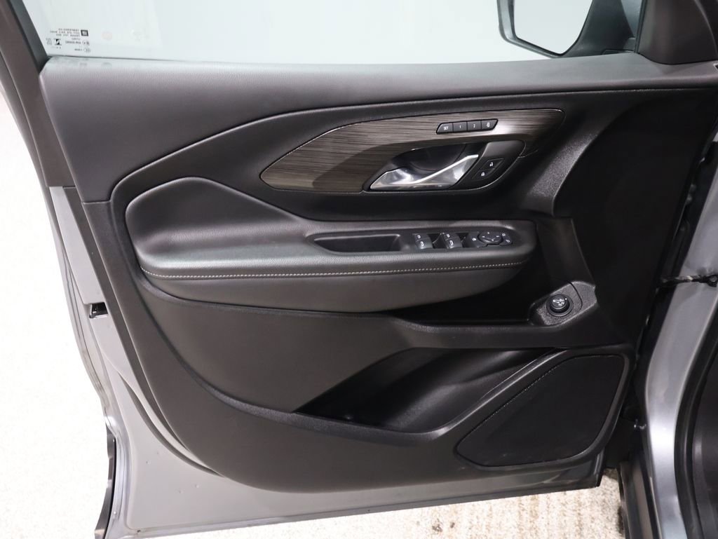 Used 2024 GMC Terrain SLT image 13