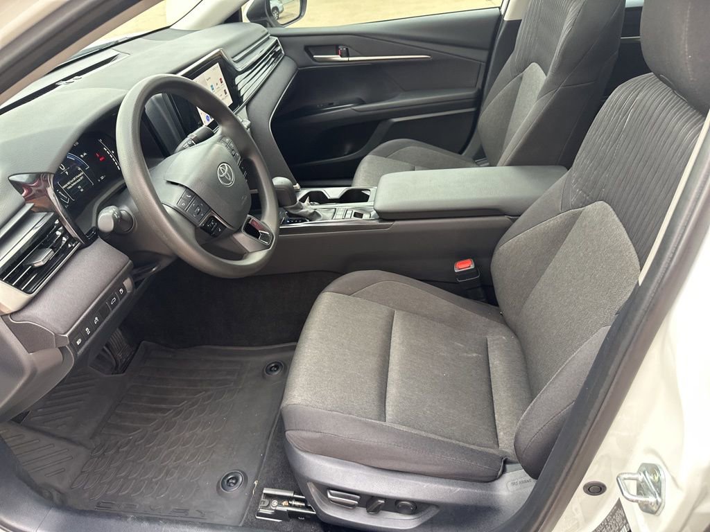 Used 2025 Toyota Camry LE w/ Convenience Package image 14
