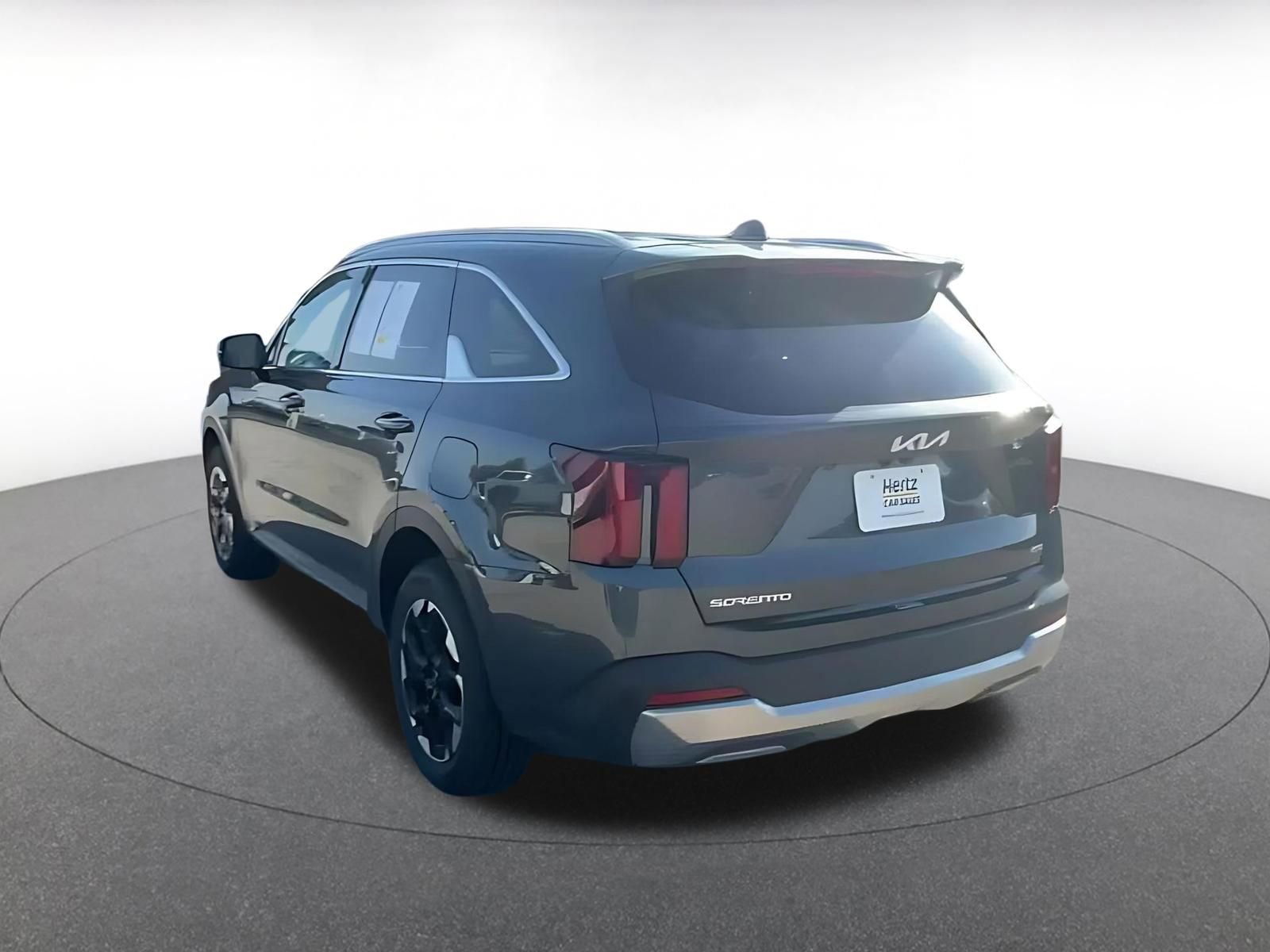 Used 2024 Kia Sorento S image 11