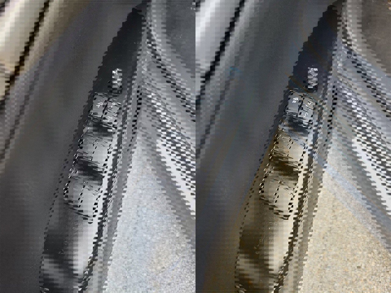 Used 2025 Toyota Camry SE image 14