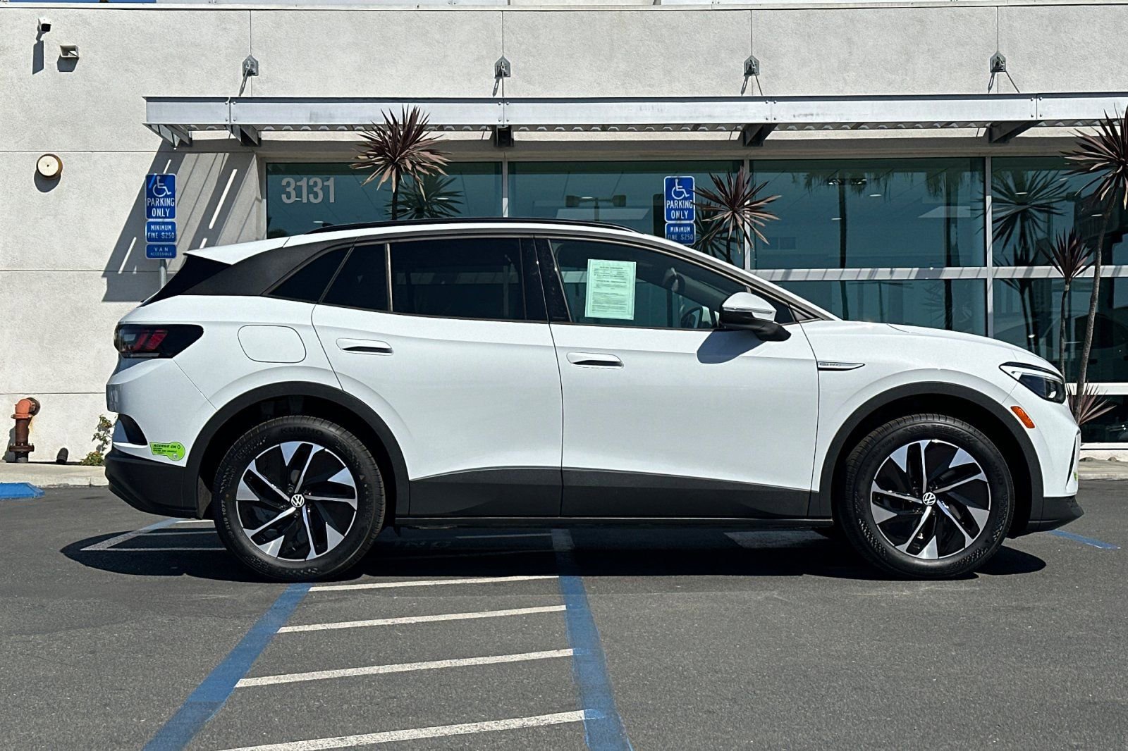 Certified 2022 Volkswagen ID.4 Pro AWD/4WD image 3