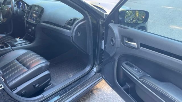 Used 2021 Chrysler 300 S w/ S Model Appearance Package RWD image 10