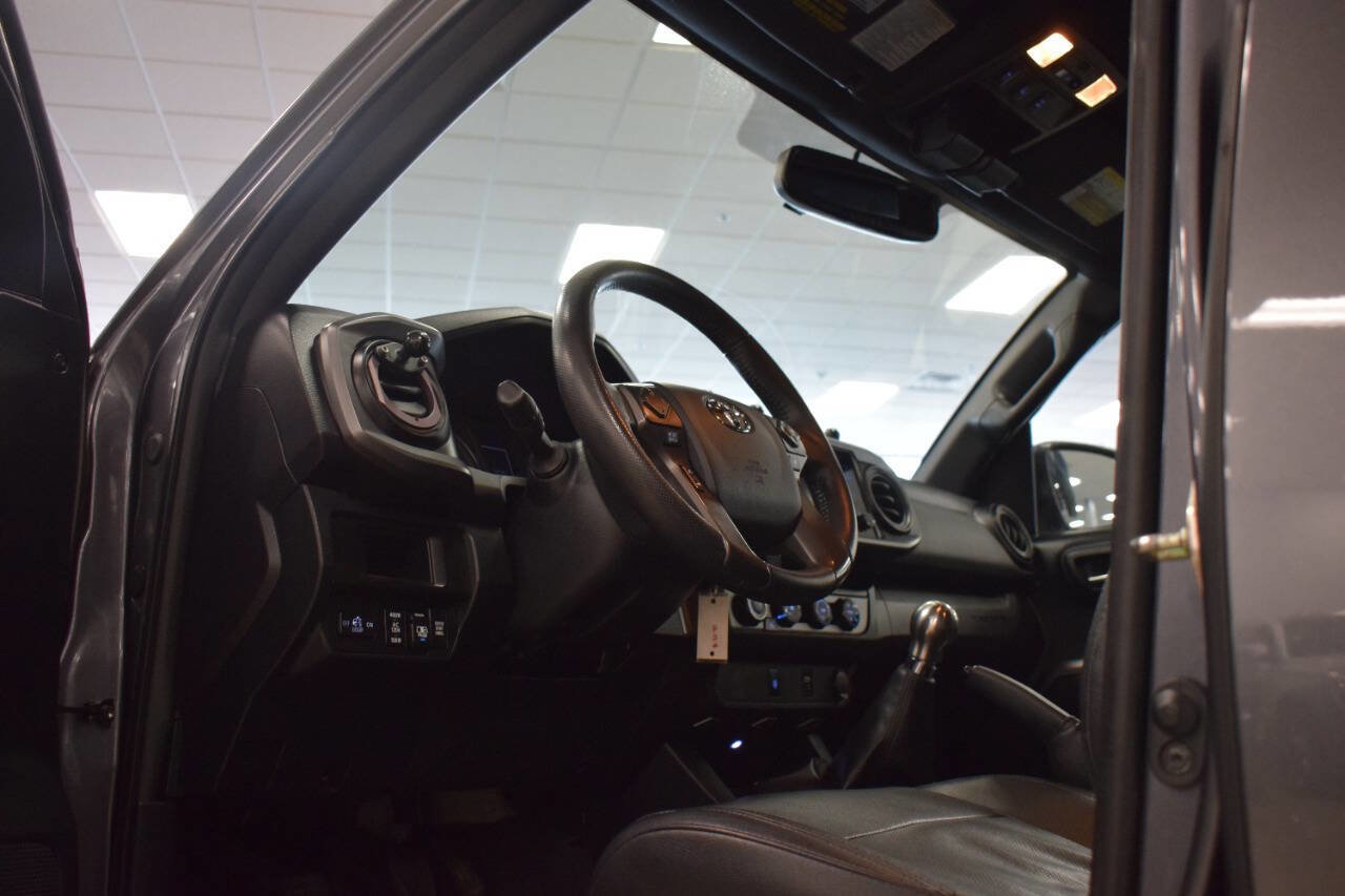 Used 2017 Toyota Tacoma TRD Off-Road image 46