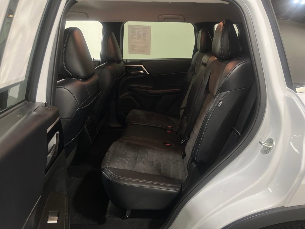 Used 2024 Mitsubishi Outlander SE image 23