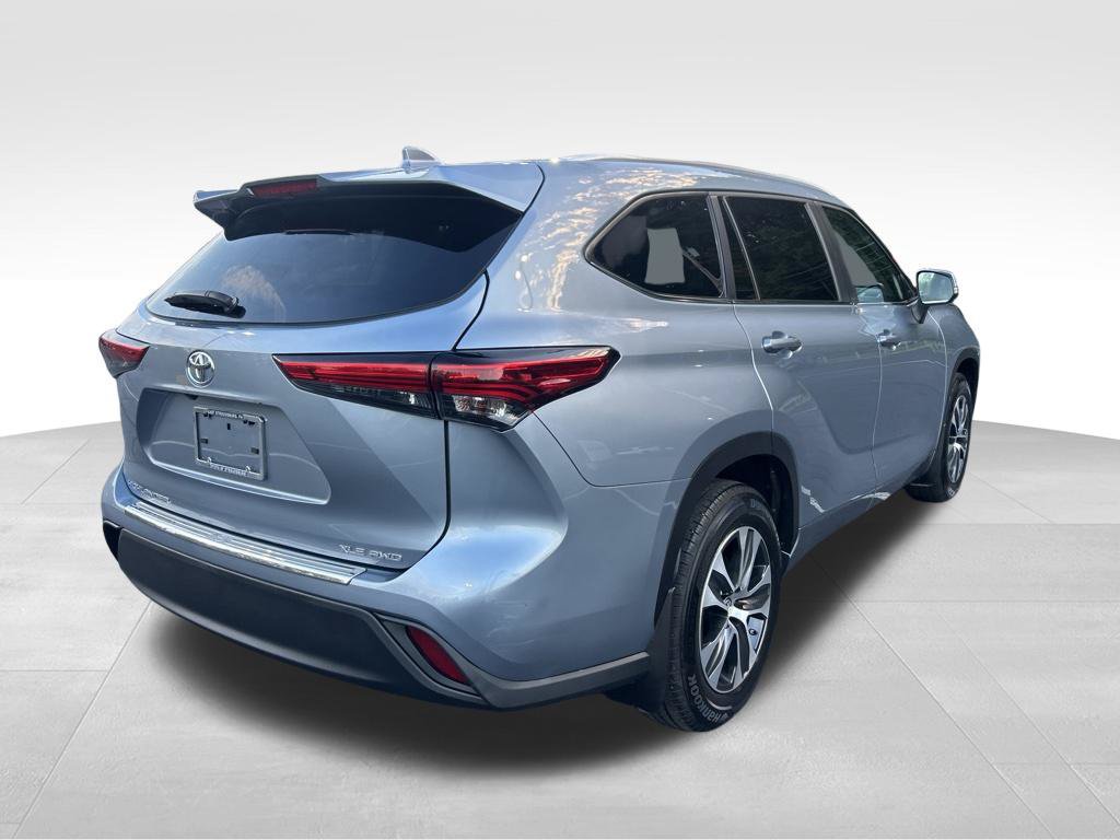 Used 2023 Toyota Highlander XLE AWD/4WD image 6
