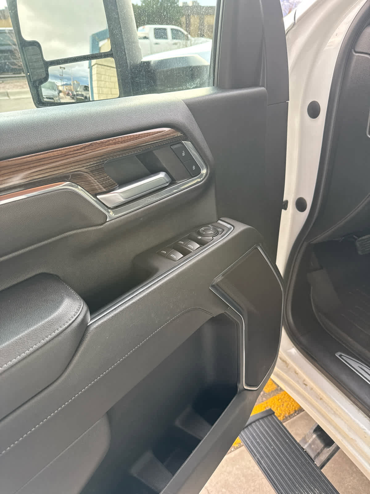 Used 2024 Chevrolet Silverado 2500 LT w/ Convenience Package image 10