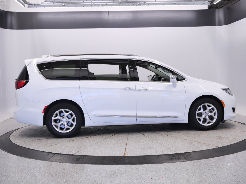 Used 2020 Chrysler Pacifica Limited FWD image 8