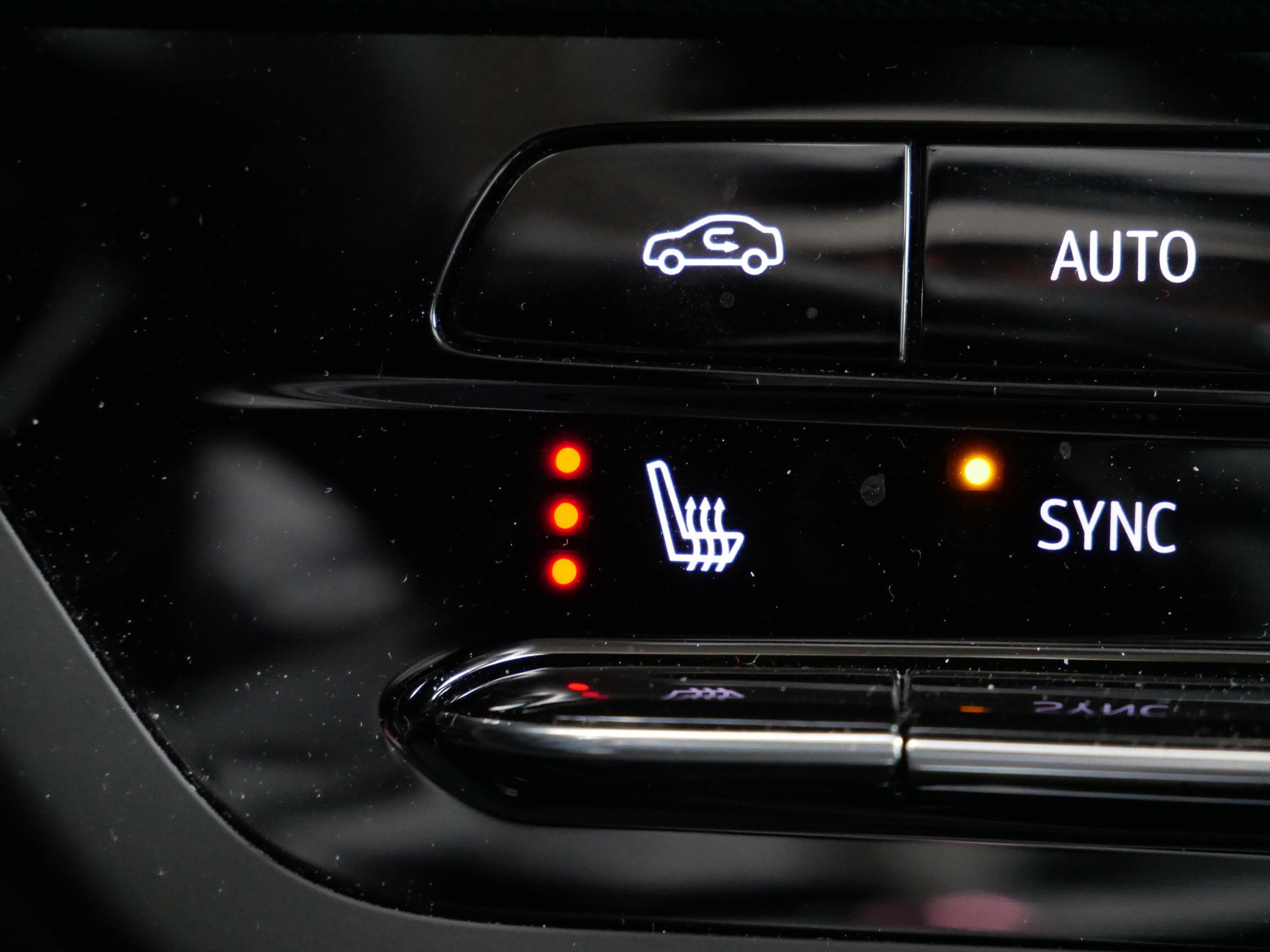 Used 2023 Buick Envision Essence w/ Sport Touring Package image 32