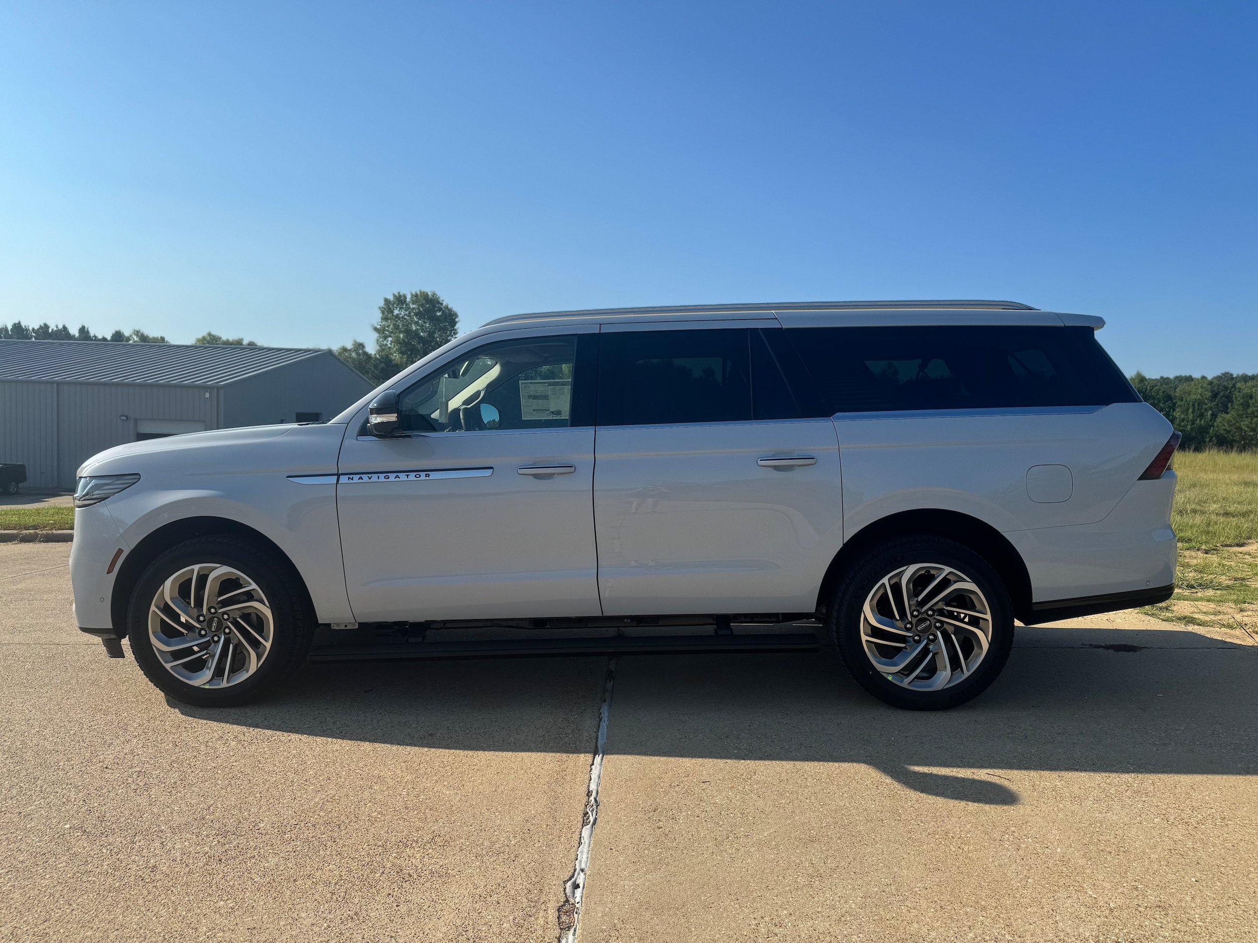 New 2025 Lincoln Navigator L Reserve AWD/4WD image 7