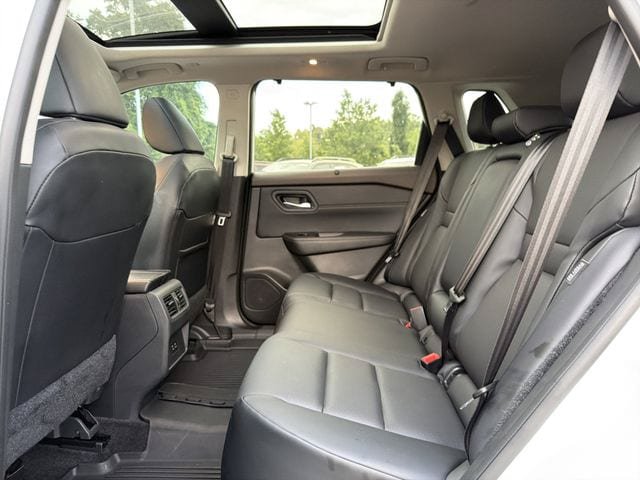 Used 2023 Nissan Rogue SV w/ SV Premium Package FWD image 13