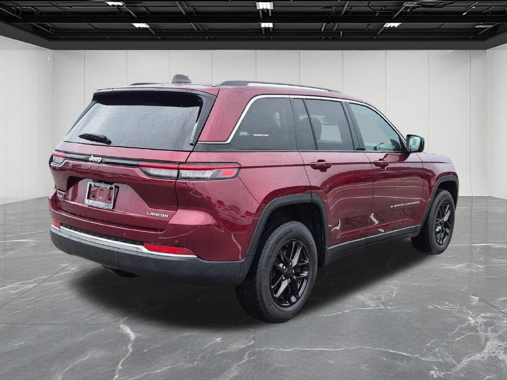 Used 2024 Jeep Grand Cherokee Laredo X AWD/4WD image 5
