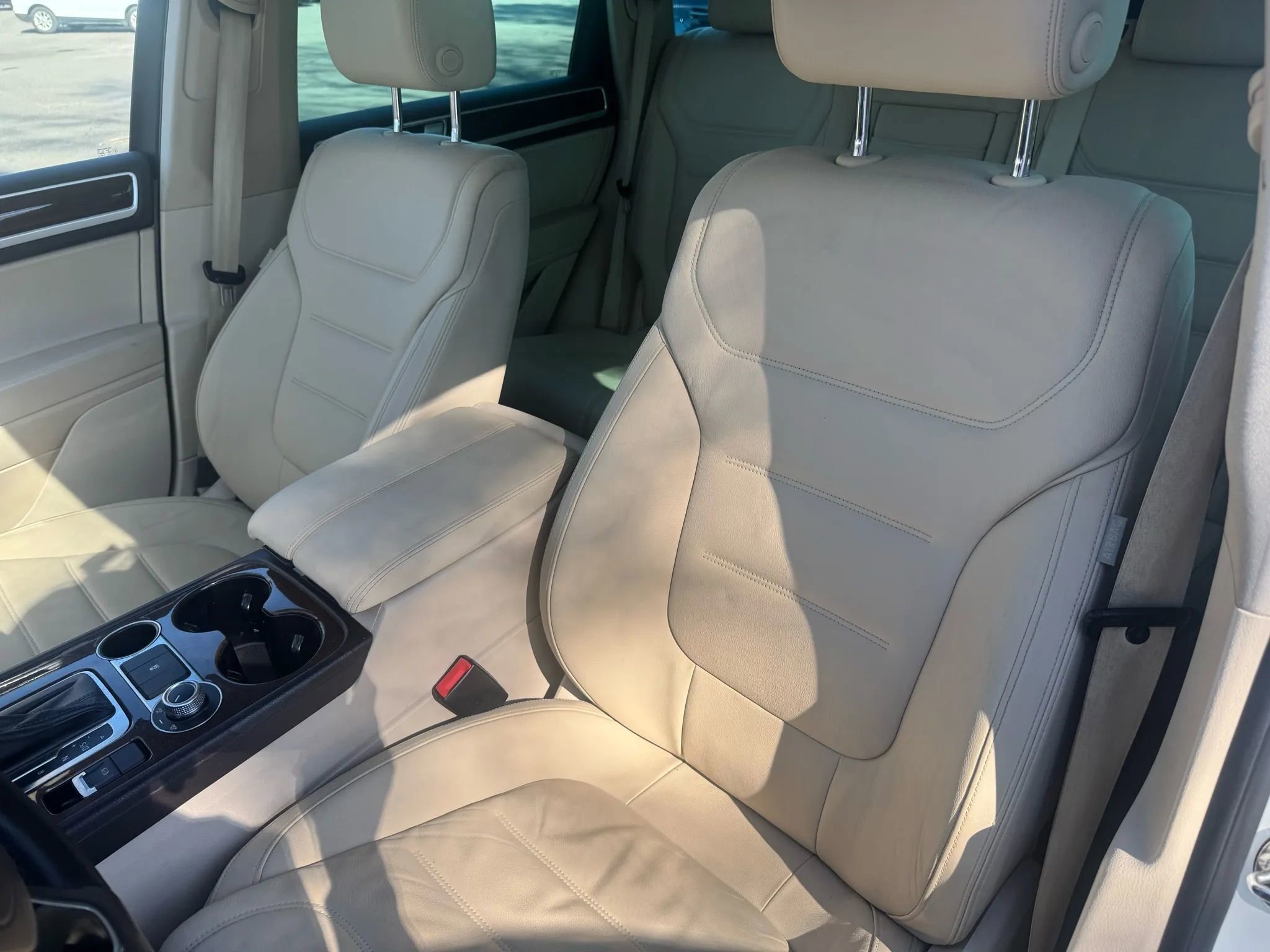 Used 2015 Volkswagen Touareg VR6 image 15