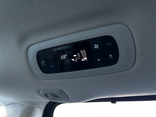 Used 2020 Chrysler Pacifica Limited w/ Tire & Wheel Group image 33