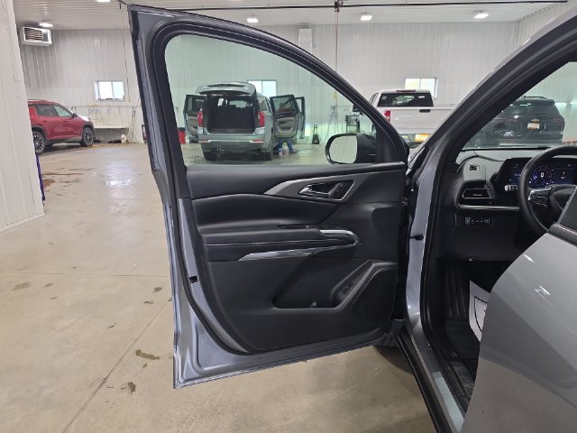 Used 2026 Chevrolet Traverse LT w/ Driver Confidence Package AWD/4WD image 23