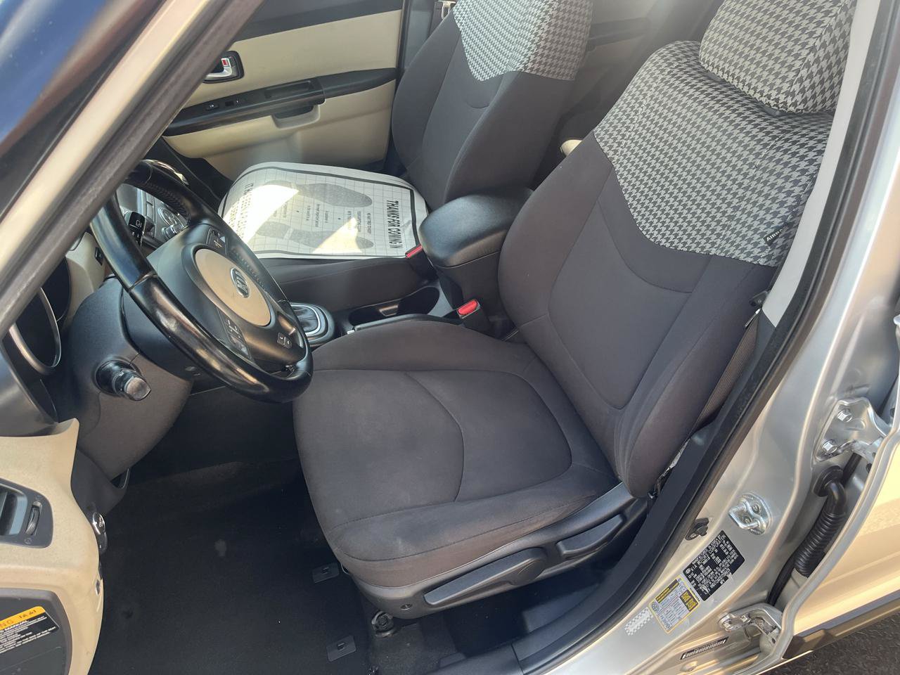Used 2013 Kia Soul ! FWD image 25