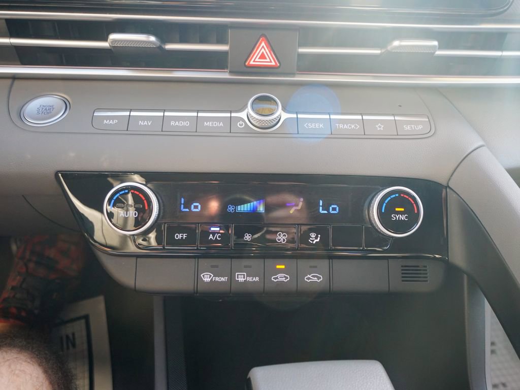 Used 2024 Hyundai Elantra SEL image 23