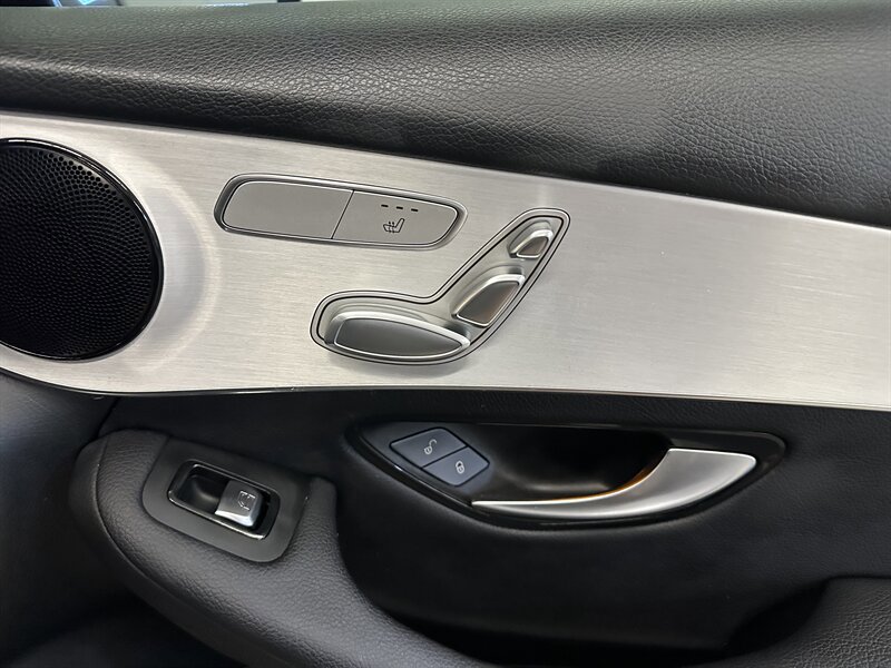 Used 2021 Mercedes-Benz GLC 300 4MATIC image 24