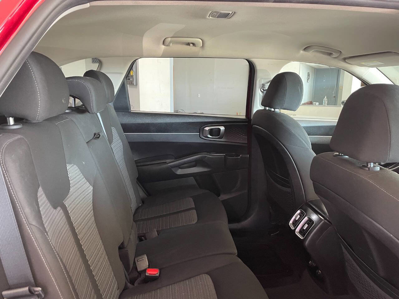 Used 2021 Kia Sorento LX image 23