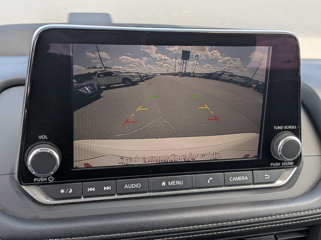 Used 2024 Nissan Rogue S FWD image 18