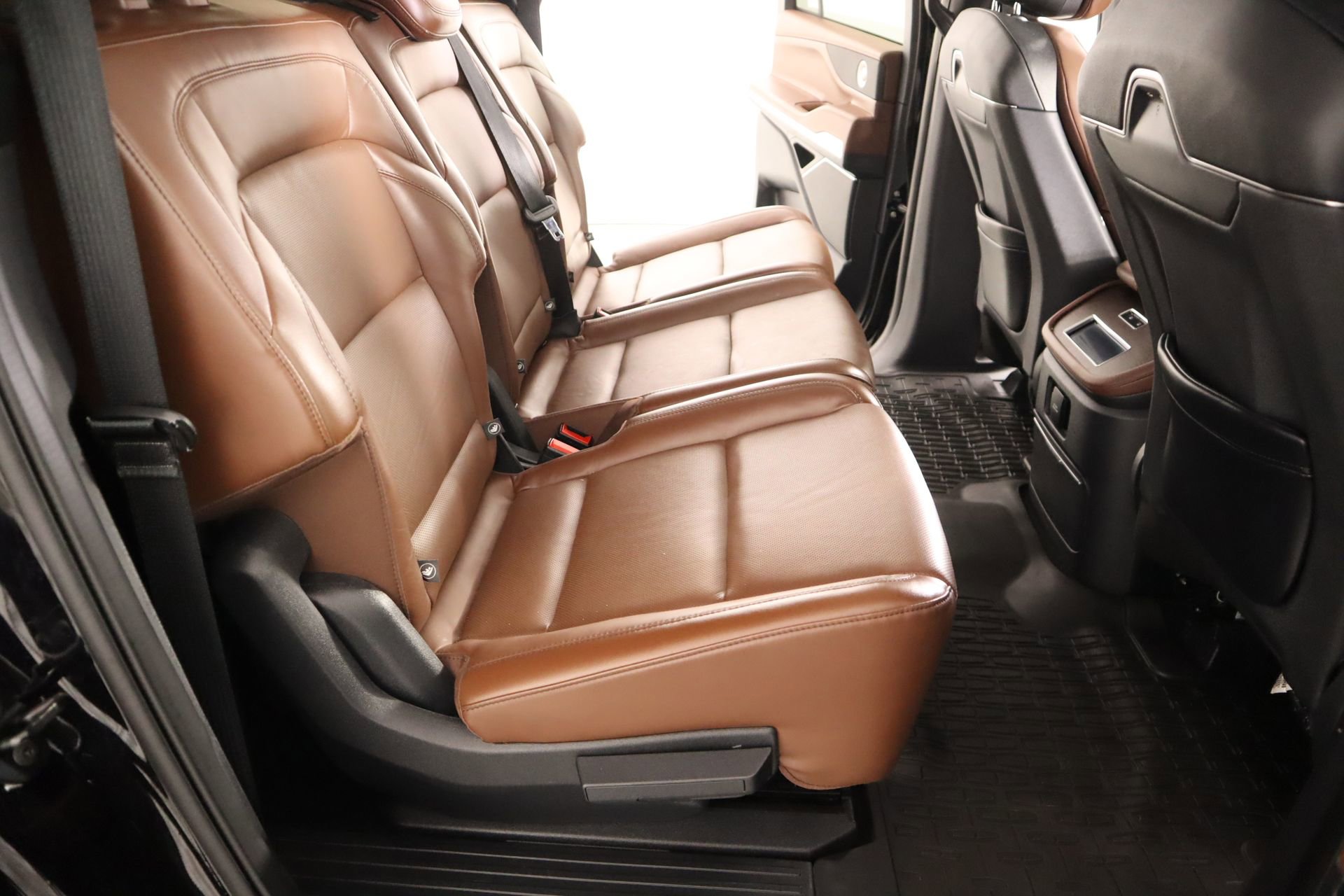 Certified 2025 Lincoln Navigator L Reserve AWD/4WD image 16