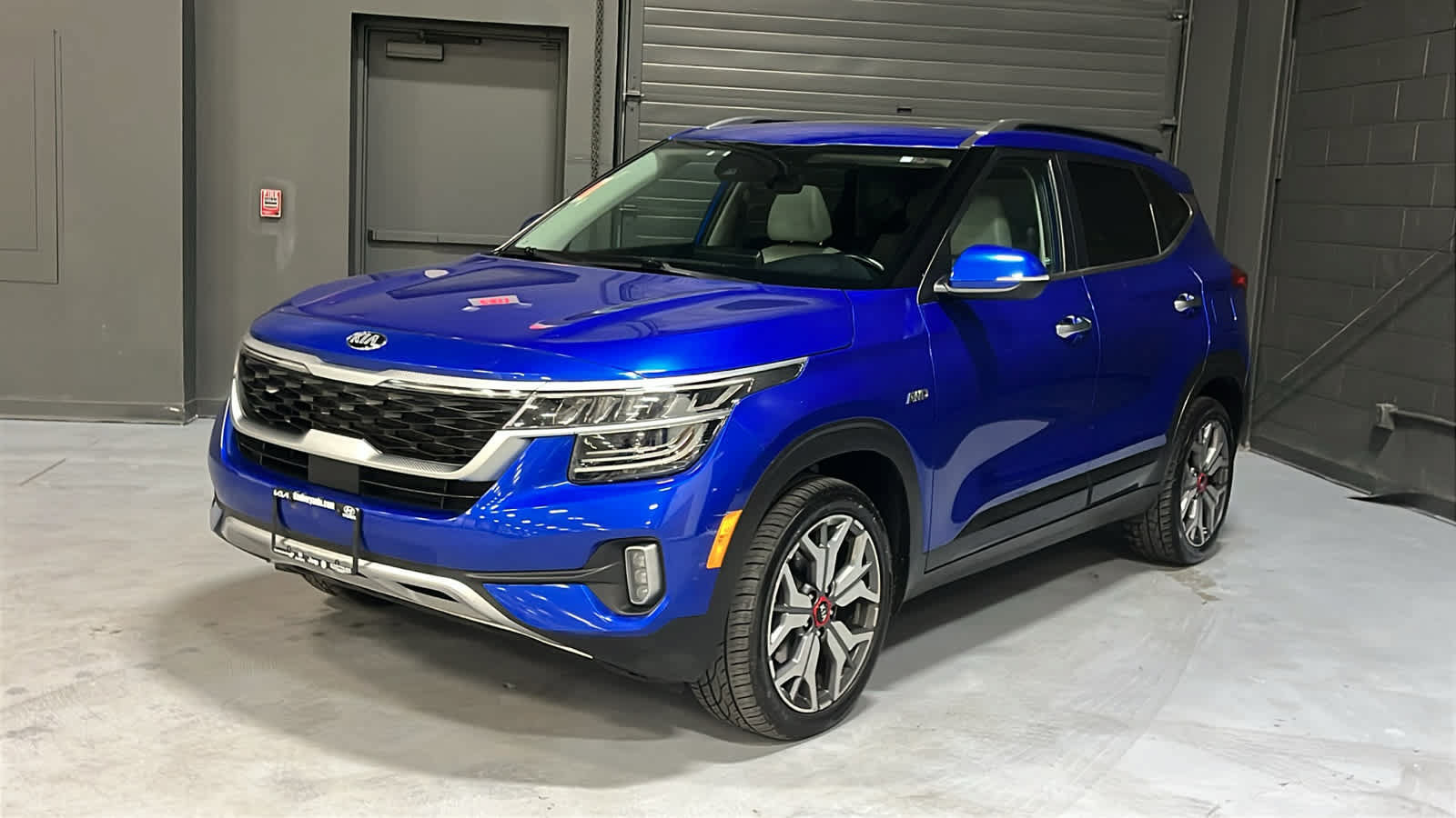 Used 2021 Kia Seltos SX w/ SX Sunroof Package AWD/4WD image 3