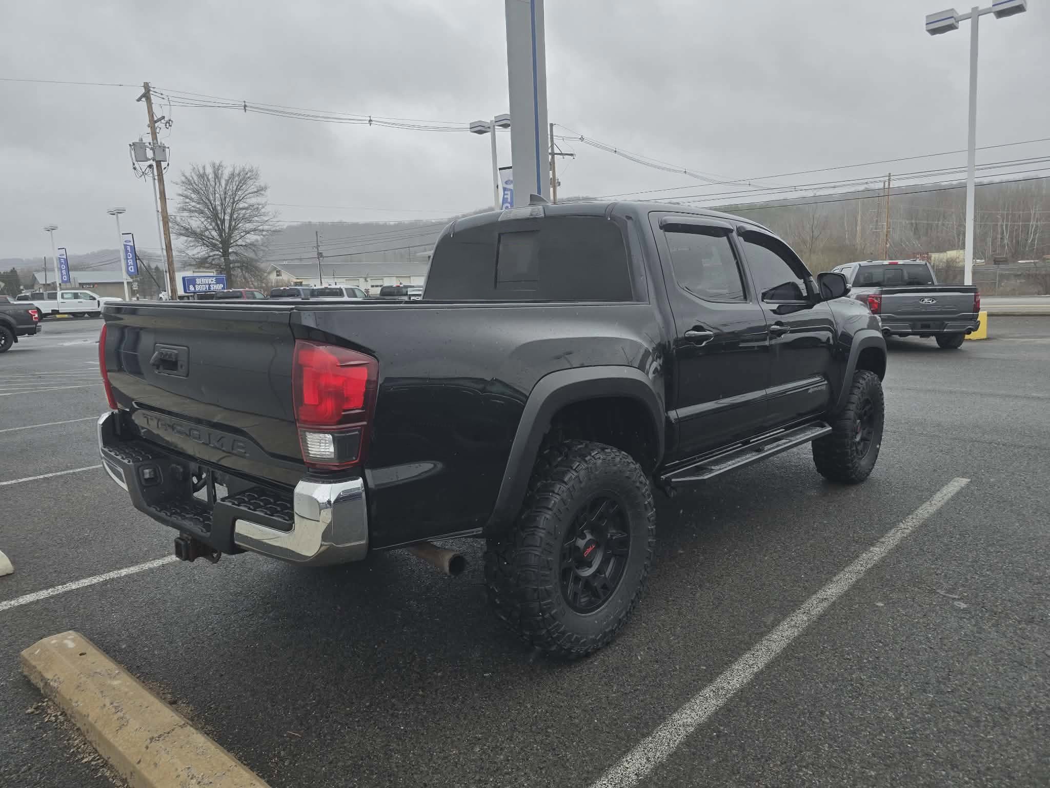Used 2018 Toyota Tacoma TRD Off-Road video 3