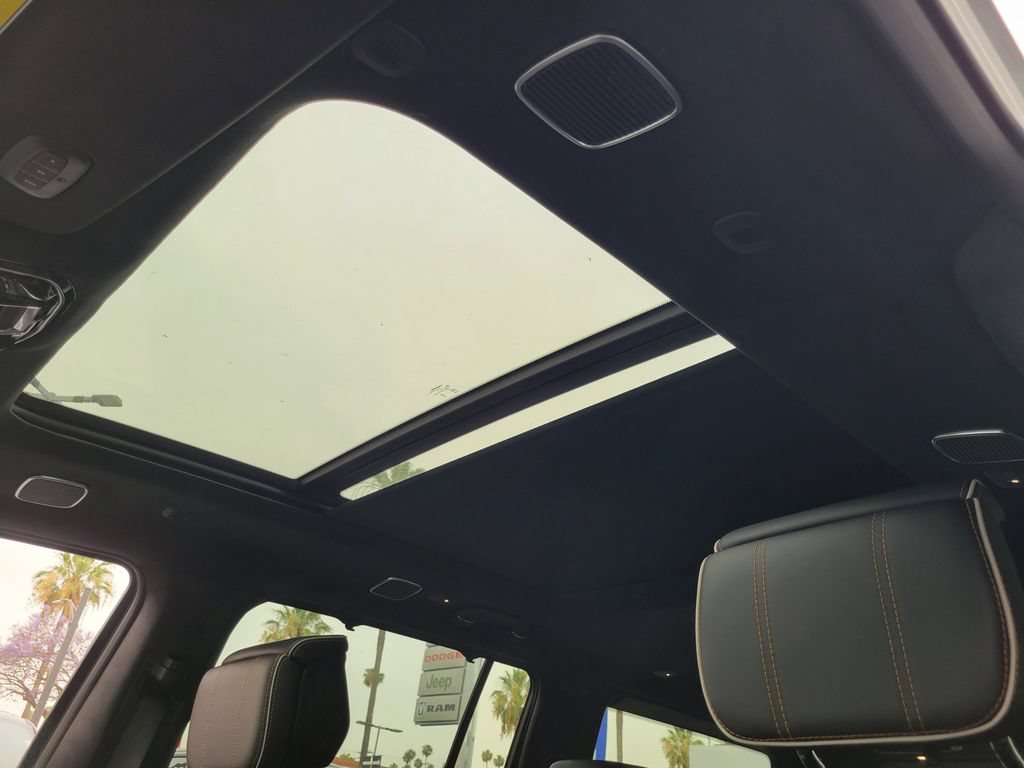 New 2026 Jeep Grand Wagoneer Summit AWD/4WD image 18