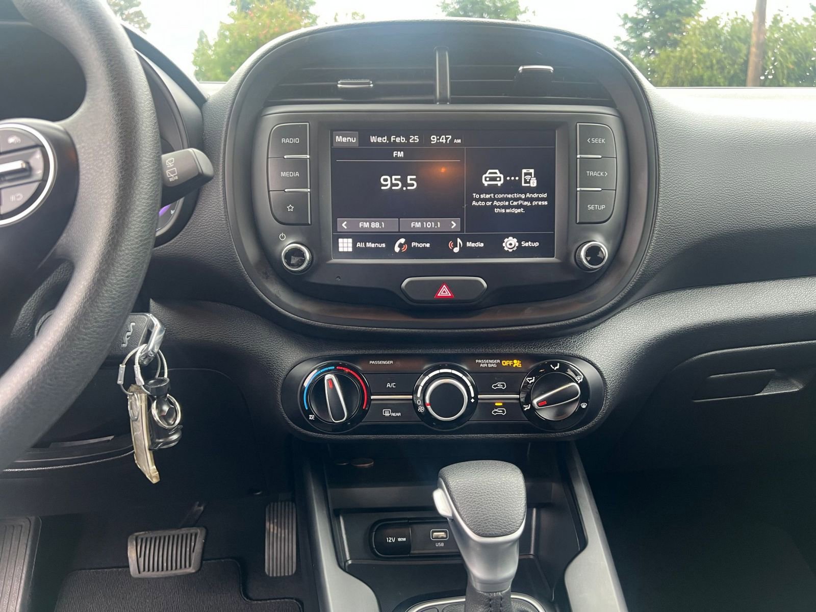 Used 2025 Kia Soul LX w/ LX Technology Package image 17